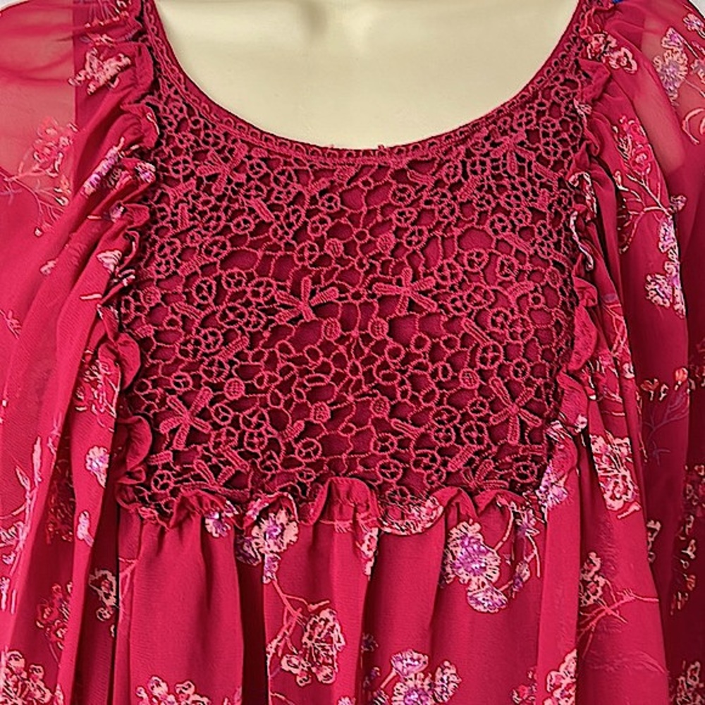 Lauren Conrad Butterfly Sleeve Raspberry Floral Top **Size M** - Picture 3 of 5